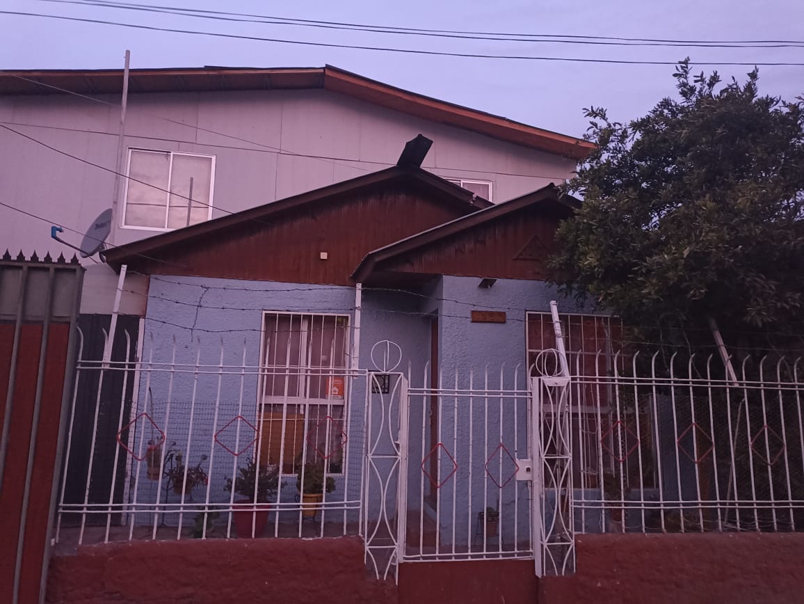 Casa En Pasaje Gomera, Cerro Navia. 162 M2. No Paga Contribuciones. Única Dueña. 2 Pisos, 5 Dormitorios, 4 Estacionamientos.